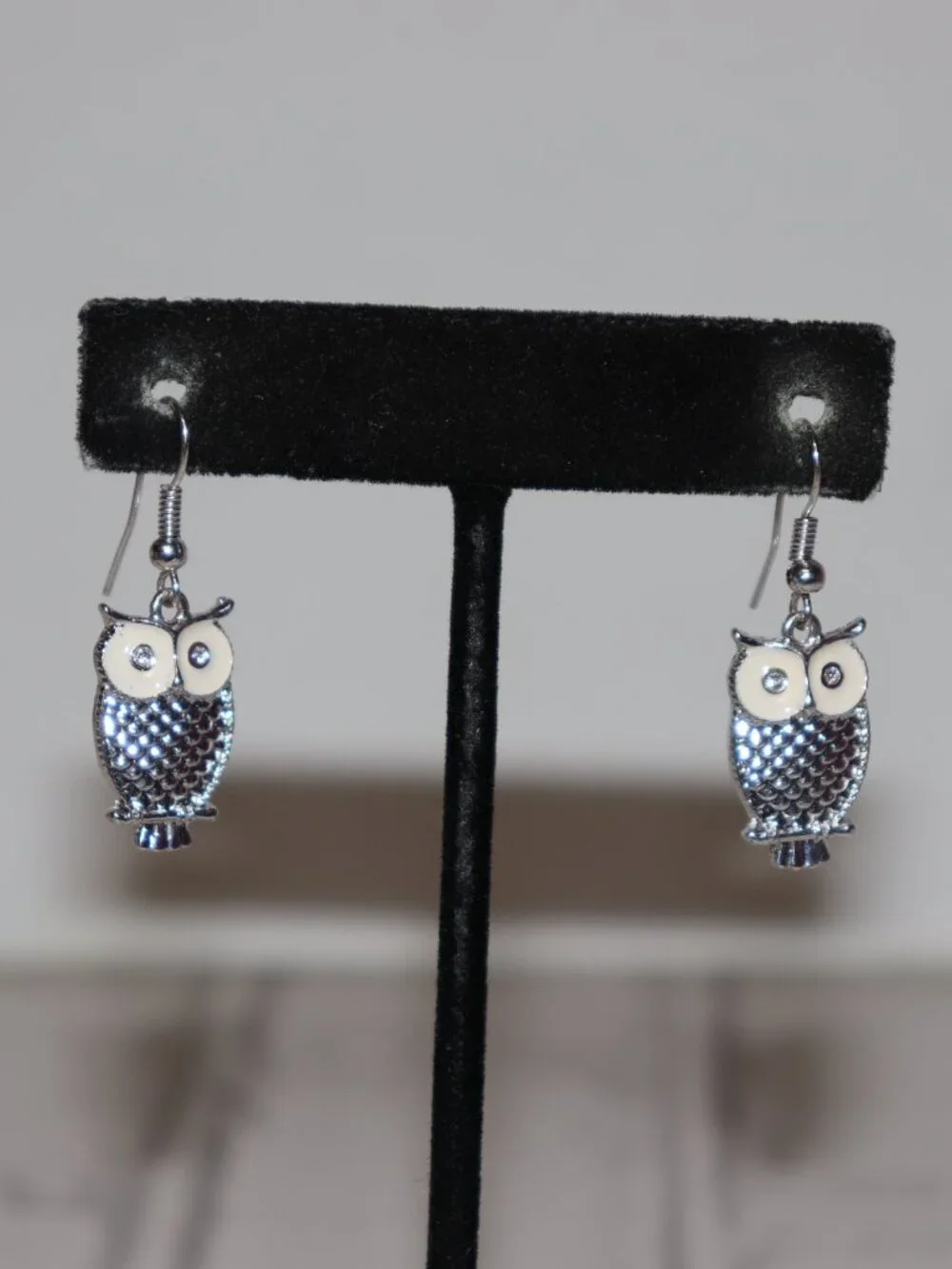 🤍🦉✨ Silver & Cream Owl Dangle Earrings · 1.5